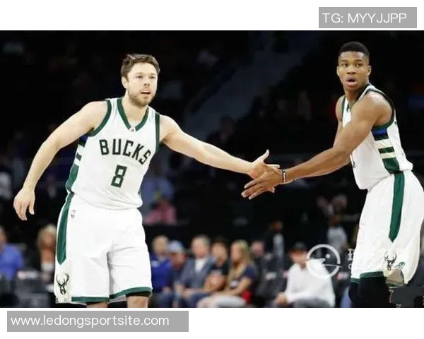 文班和字母哥双双闪耀首周东西部周最佳表现引发热议 文班和字母哥双双闪耀首周东西部周最佳表现引发热议