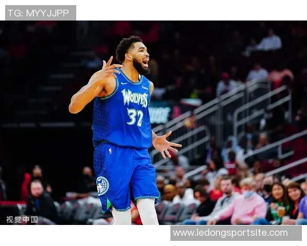 沃特福德替补表现出色12投7中贡献19分9篮板7助攻1抢断1盖帽