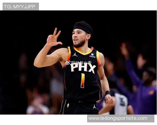 布克称赞格林能减轻压力认为其天赋极高助力球队表现 布克称赞格林能减轻压力认为其天赋极高助力球队表现