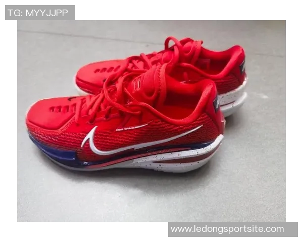 CaptainCade携手康宁汉姆打造独特美队主题球鞋融入个人风格元素 CaptainCade携手康宁汉姆打造独特美队主题球鞋融入个人风格元素