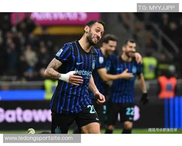 国米九月最佳球员候选名单揭晓迪马尔科图拉姆劳塔罗恰尔汗奥卢争夺荣誉