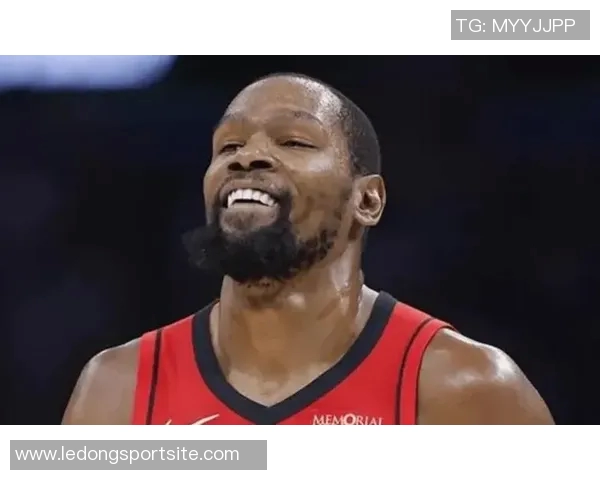 乌度卡直言杜兰特应有七八个盖帽却因裁判判罚遭无情吹罚